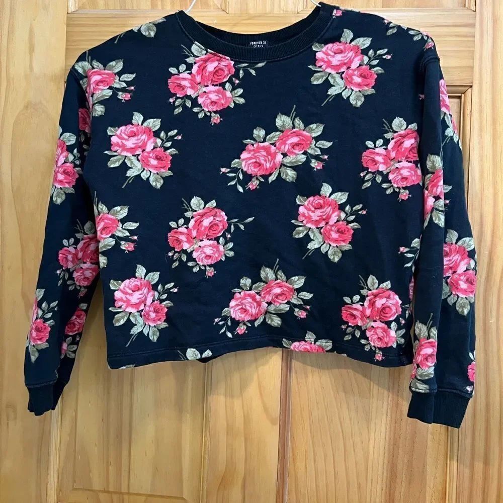 Forever21 girls pink roses and black background sweatshirt size 13/14